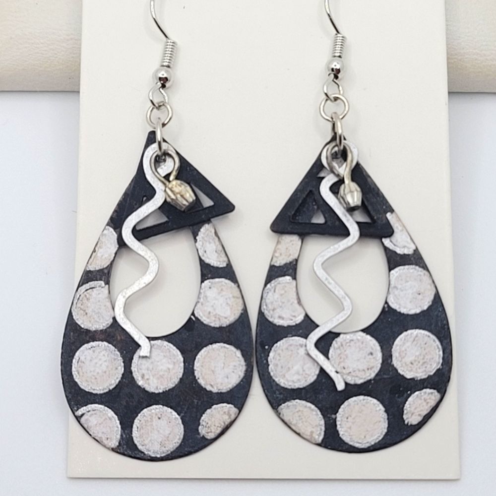 5/$21 ❤️ BLACK AND WHITE POLKA-DOT ZIGZAG TEARDROP EARRINGS